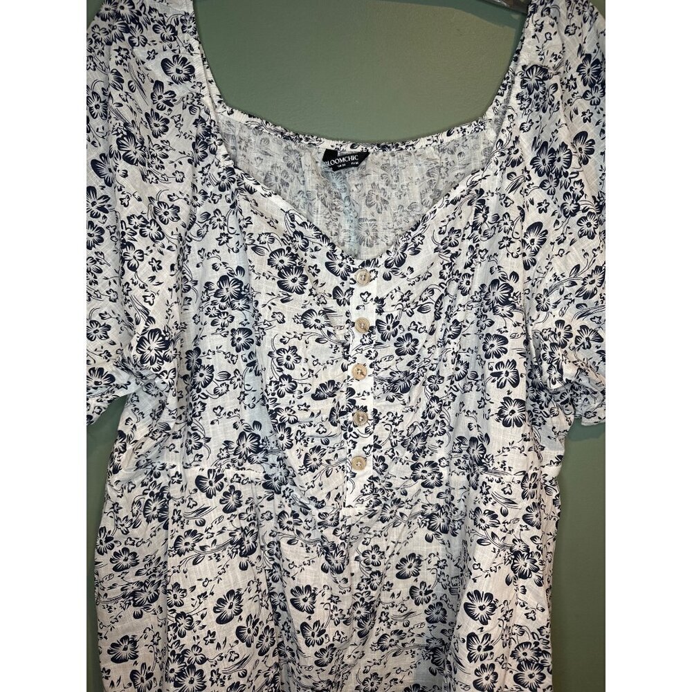 BloomChic Women’s Top Size 26 White Black Floral Cottagecore Grandmacore Boxy - Picture 2 of 9
